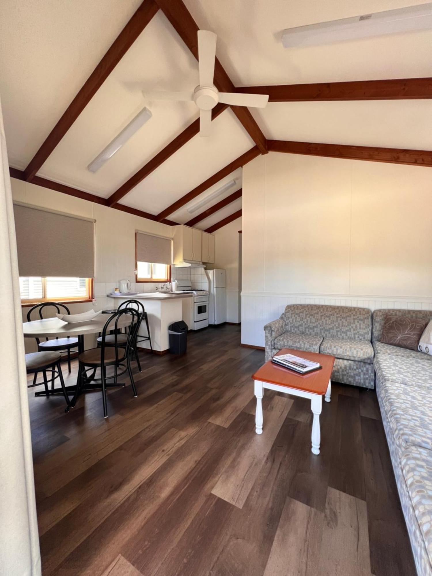 Ocean Grove Holiday Park ภายนอก รูปภาพ