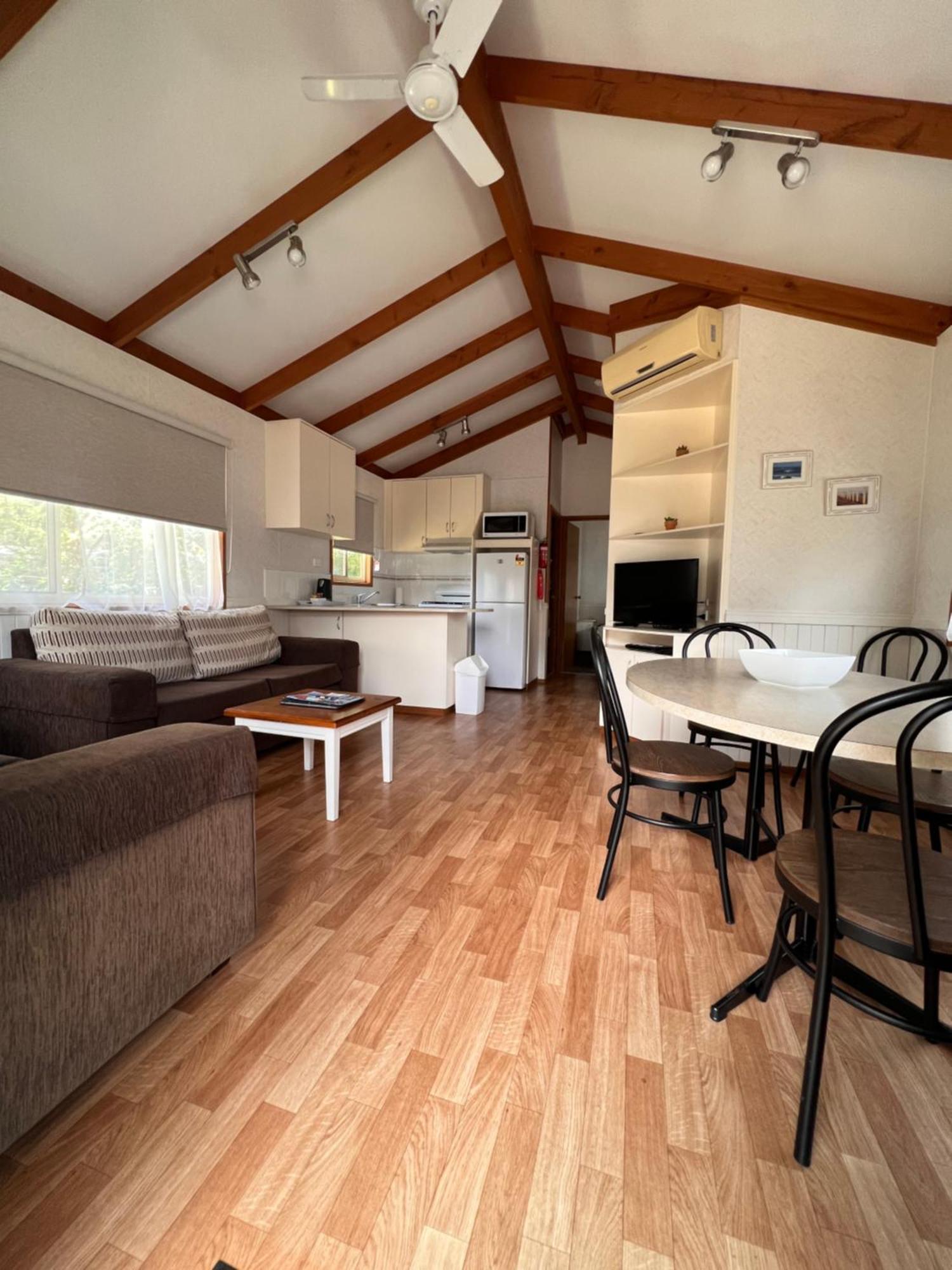 Ocean Grove Holiday Park ภายนอก รูปภาพ